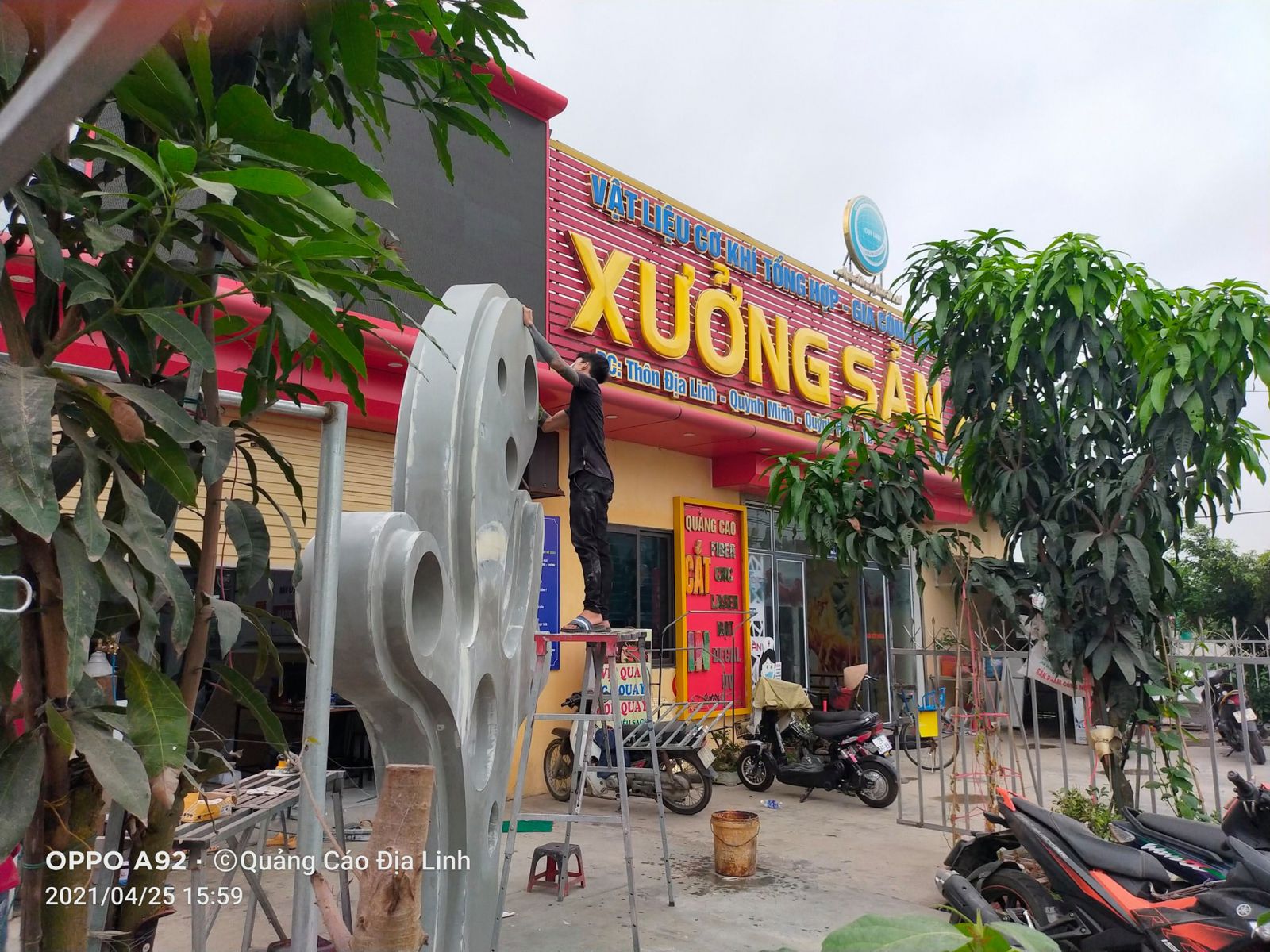 Xưởng sản xuất thi công biển quảng cáo chuyên nghiệp của Quảng cáo Địa Linh ở Thái Bình
